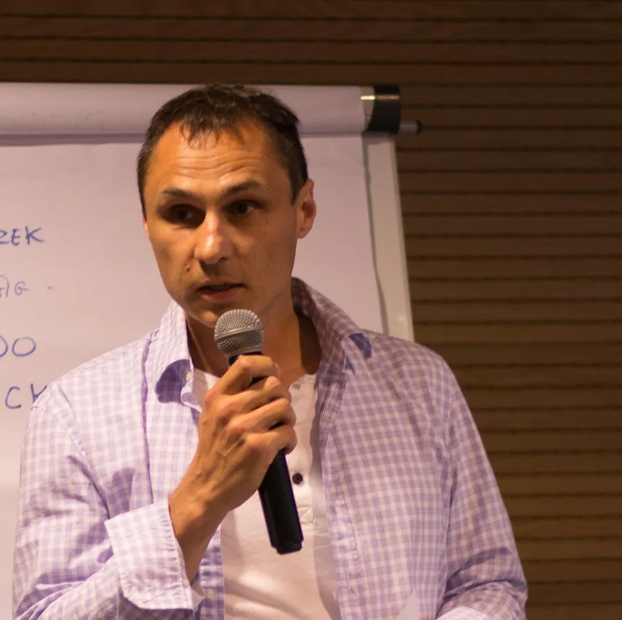 Maciej Kryczka podczas wystąpienia